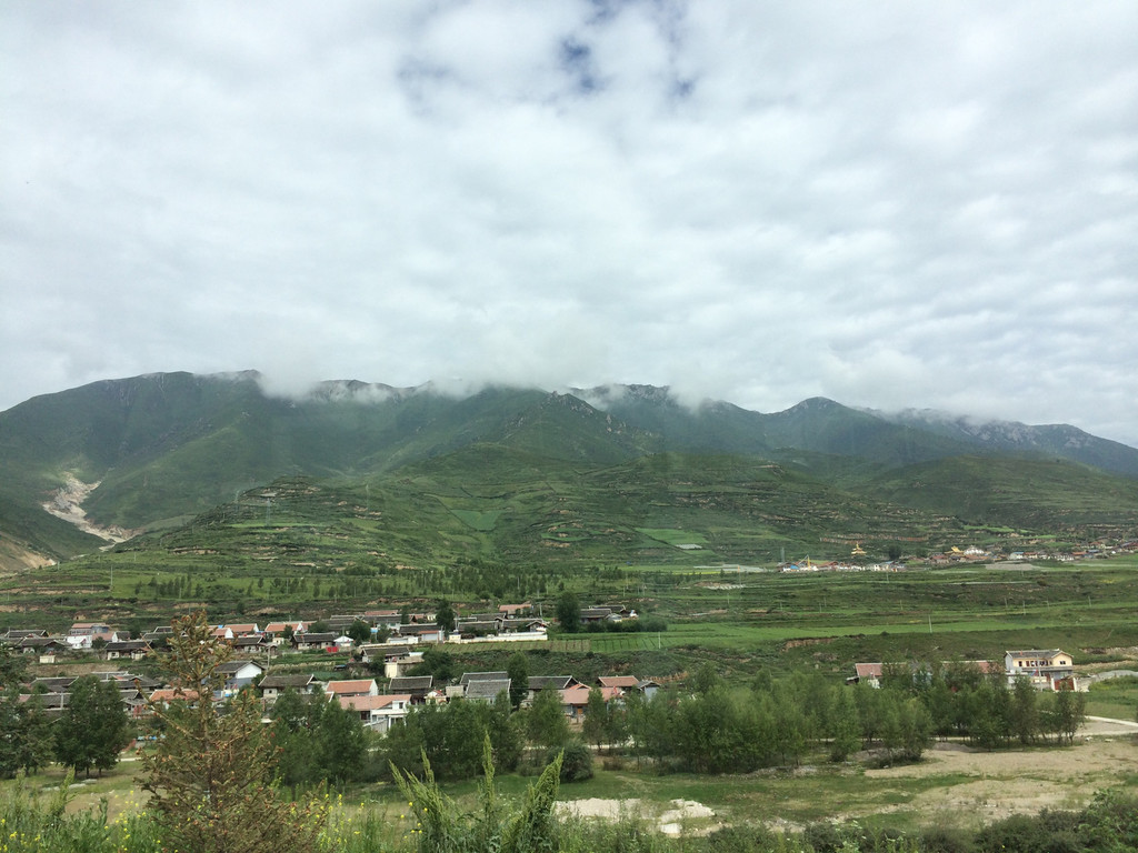 今天的第一个景点:松潘县川主寺镇水晶乡川盘村,了解藏族人的风俗