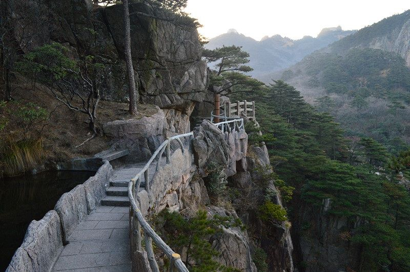 西海大峡谷,据说黄山门票80%景色占据在西海,这次只能遗憾错过了.