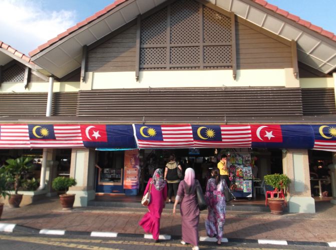 长袍面纱寺庙,一望无际的柚棕树,神秘浪漫的马