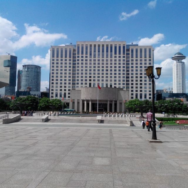 这就是人民广场的上海市市政府所在地,也是党与人大的所在地!