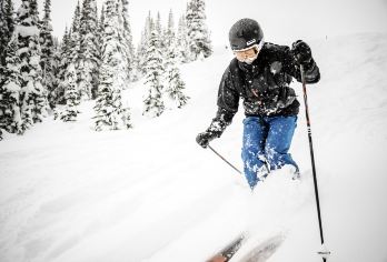 河南巩义嵩顶滑雪度假区一日游【郑州出发，含双板雪板雪鞋雪杖】【嵩顶滑雪，感受浪漫冰雪，追求疯滑雪跃！】