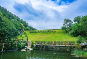 木兰天池+木兰草原+锦鲤土司城一日游【三选一 任搭配】【VIP一对一包车服务 定制游 不赶行程 无须拼车】