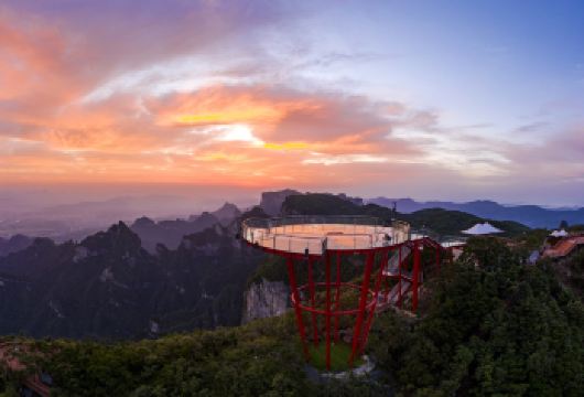 长沙+张家界七星山景区一日游【私家团动车往返+打卡天空之眼】【[优享专线]长沙往返，严谨规划，轻松出行，张家界景区深度游玩，一天时间也能玩出长假感受；】