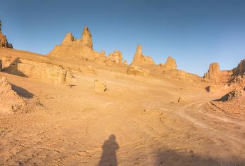 大柴旦翡翠湖旅游景区+乌素特水上雅丹一日游【包车游】【1，达人带队，精选线路，深度体验，创新玩法，贴心管家，摄影帮手，路上美景随走随停！】