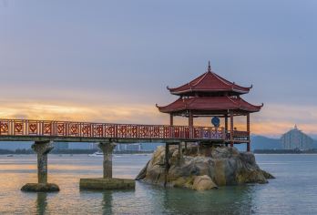 三亚蜈支洲岛一日游【门船票+往返定点接送+快速上岛 】【专业团队接待，资深导游，绝无强制消费】