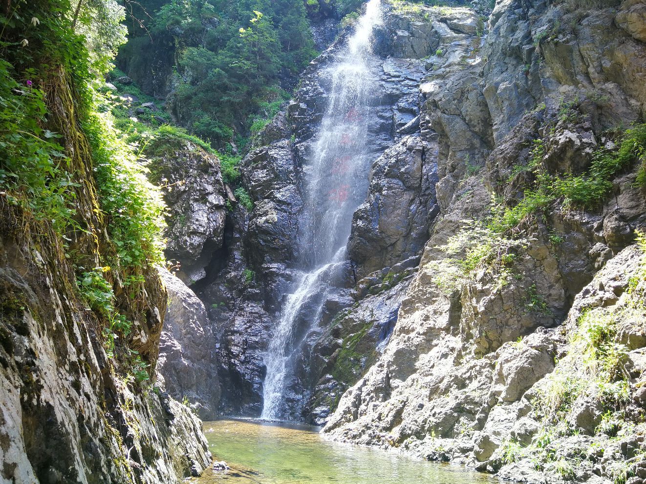 庙尔沟瀑布风景区