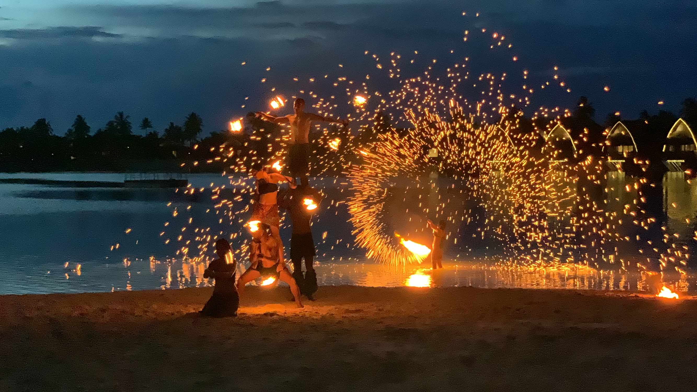 斐济火焰表演