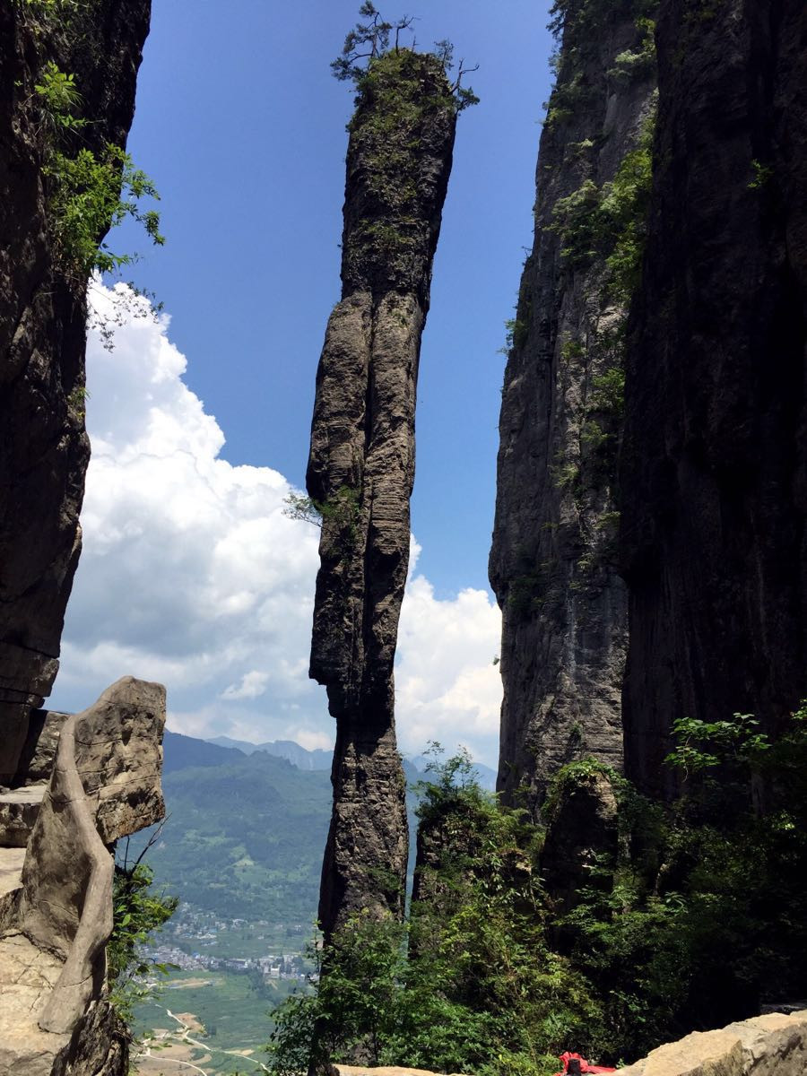 我們沒有坐索道,就步行爬山,就從雲龍地縫那裡坐景區觀光車到達七星寨