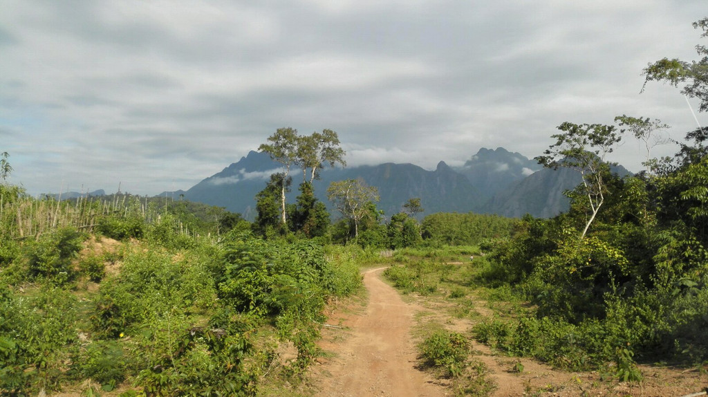 走入大山背後的老撾鄉村