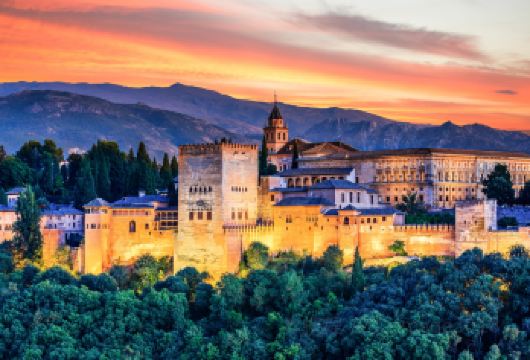 西班牙阿尔罕布拉宫+格拉纳达一日游|含预约门票+专业导游讲解【探索宏伟的阿尔罕布拉宫，深入体验中世纪摩尔人留下的传世杰作！】