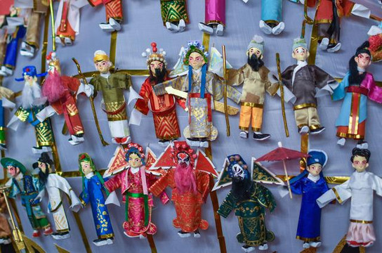 第二,津逮楼藏有大量珍贵古籍,甘贡三于解放后悉数连同《白下琐言》