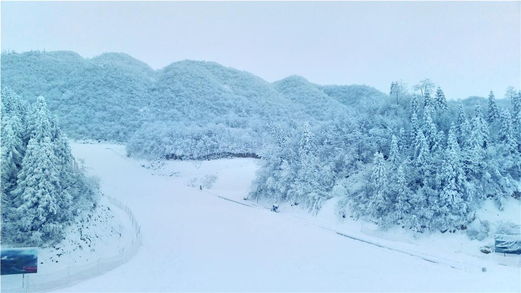 东山峰滑雪场