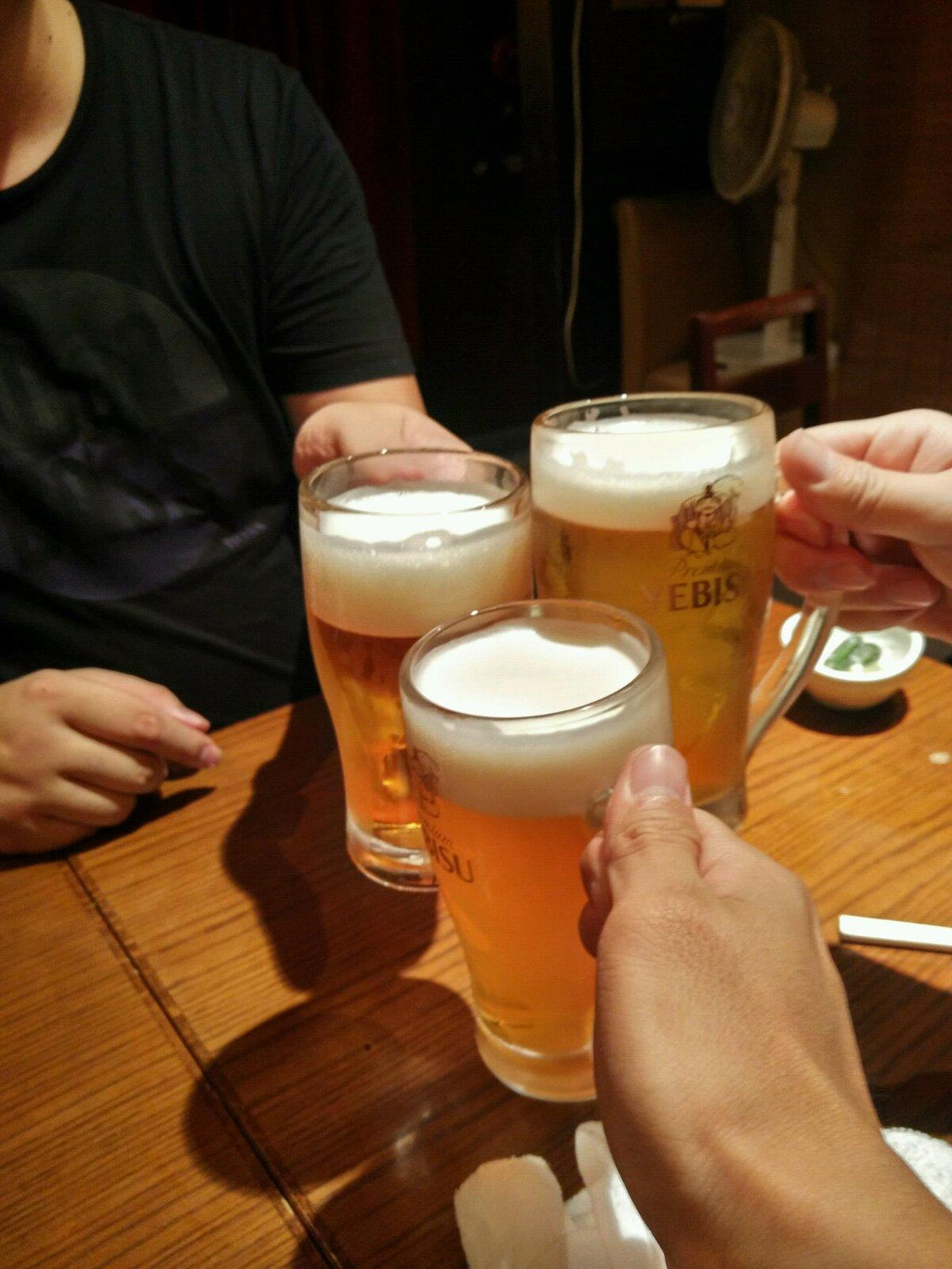       烧烤太好吃,只来得及拍酒了