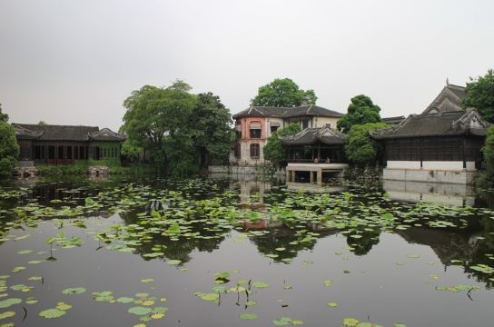 小莲庄是刘墉的私宅.这里最大的视觉震撼应该属十亩荷塘了.