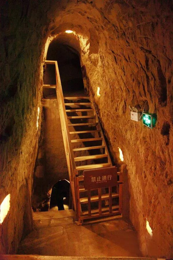 岁月不居唯石能语记宁夏水洞沟藏兵洞前马革裹尸还