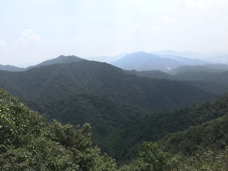 绵延不绝西湖群山,浓妆淡抹西子湖畔,盛夏杭州