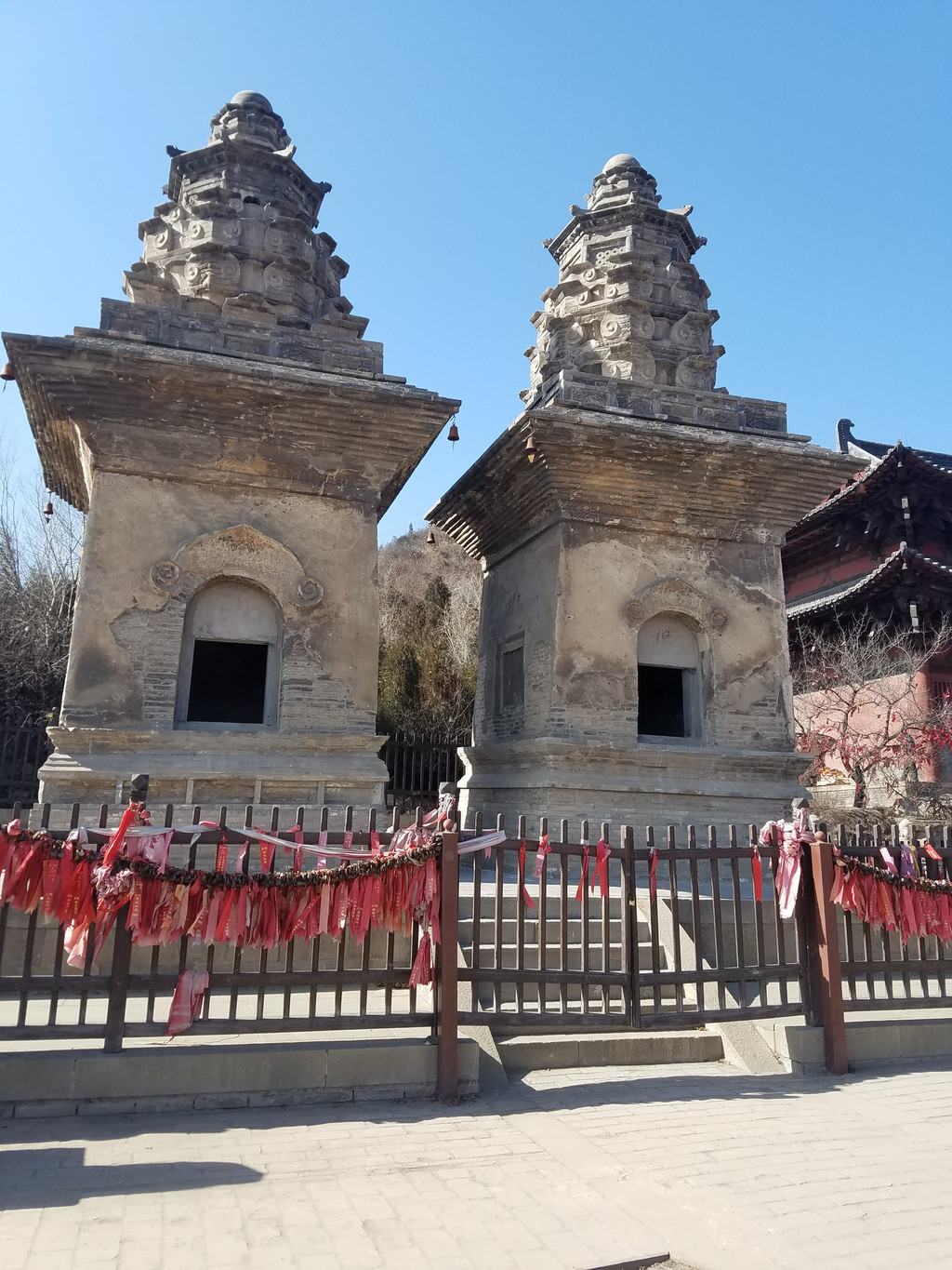  半山,鐵佛寺旁,這應該是兩圓寂塔