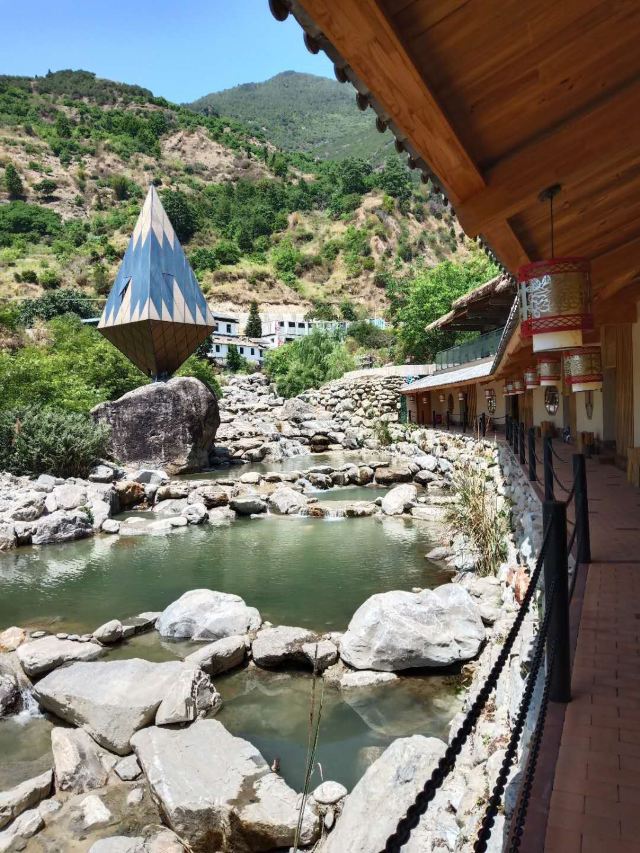 大理石门关温泉