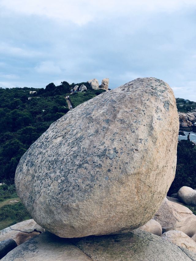 连云港飞来石攻略,连云港飞来石门票/游玩攻略/地址/图片/门票价格