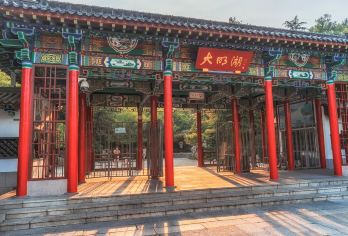 济南市区三大名胜一日游【独立包车  出发时间灵活 上门接送】【车型齐全，满足多人出行需求，随停随玩，线路自由】