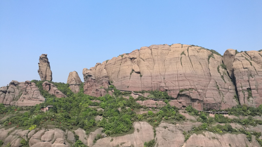 乘國產飛機 遊丹霞龜峰 訪英雄城市