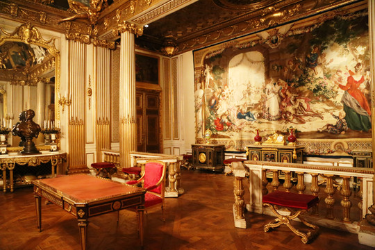 会客厅的风格近代已慢慢向简约过渡,不再一味地奢华