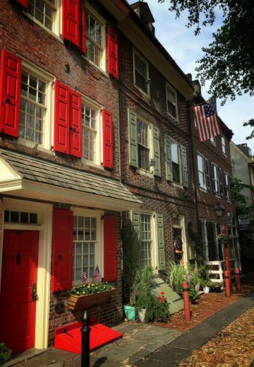 一些人住在200年乔治亚式的老房子里 他们是这样生活的