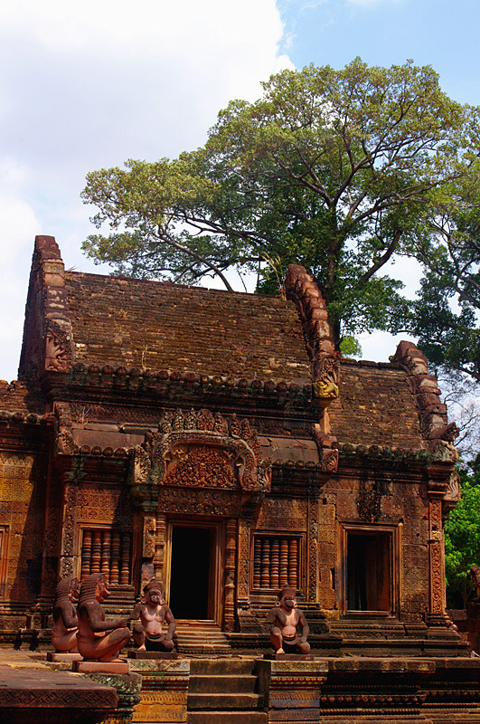 刺绣石雕 微笑高棉 虚实空间 留白人生 领悟废墟