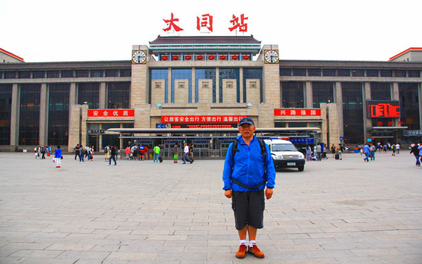 悬空寺位于山西省大同市浑源县恒山金龙峡西侧翠屏峰的峭壁间,素有"