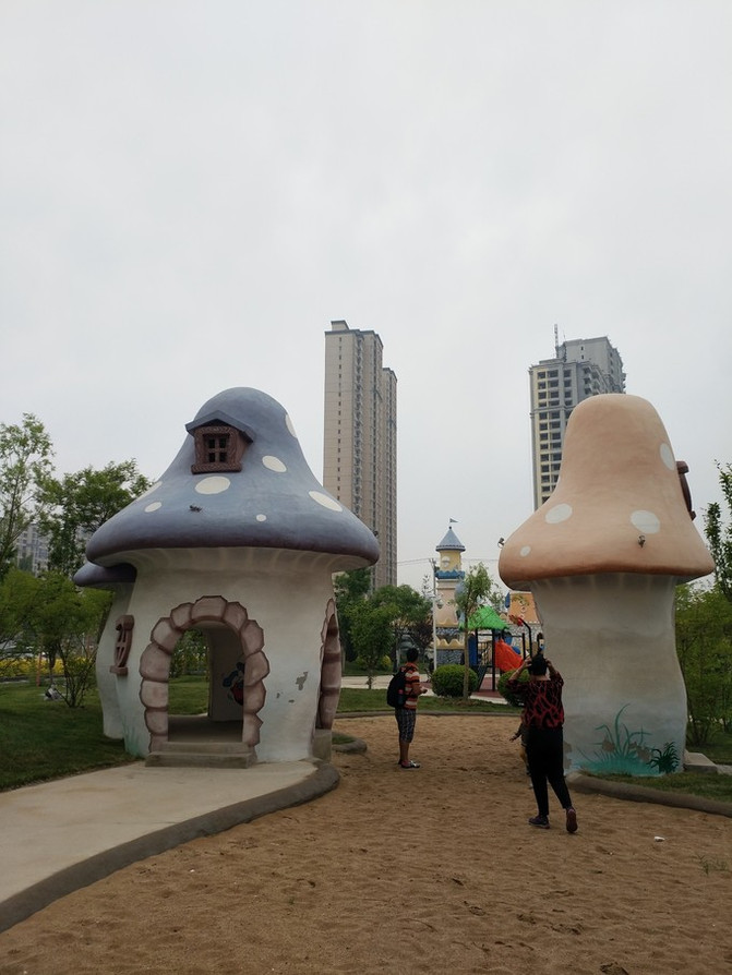 端午节东戴河海边穿什么衣服,能下水吗?