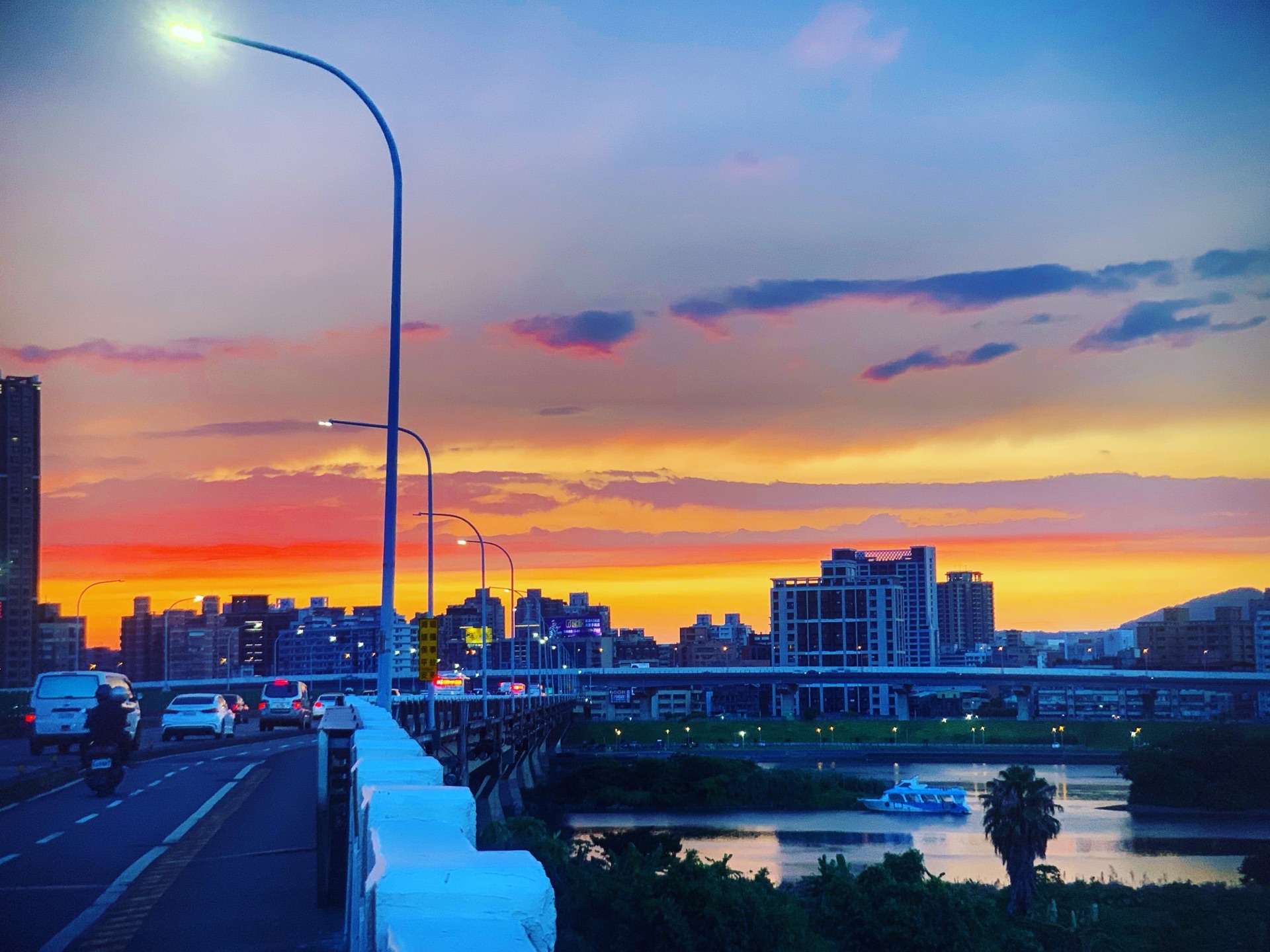 忠孝西路天橋