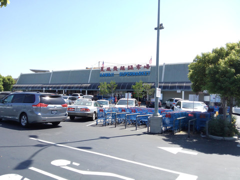 只要是来美的华人,没有人不知道丁胖子广场的.