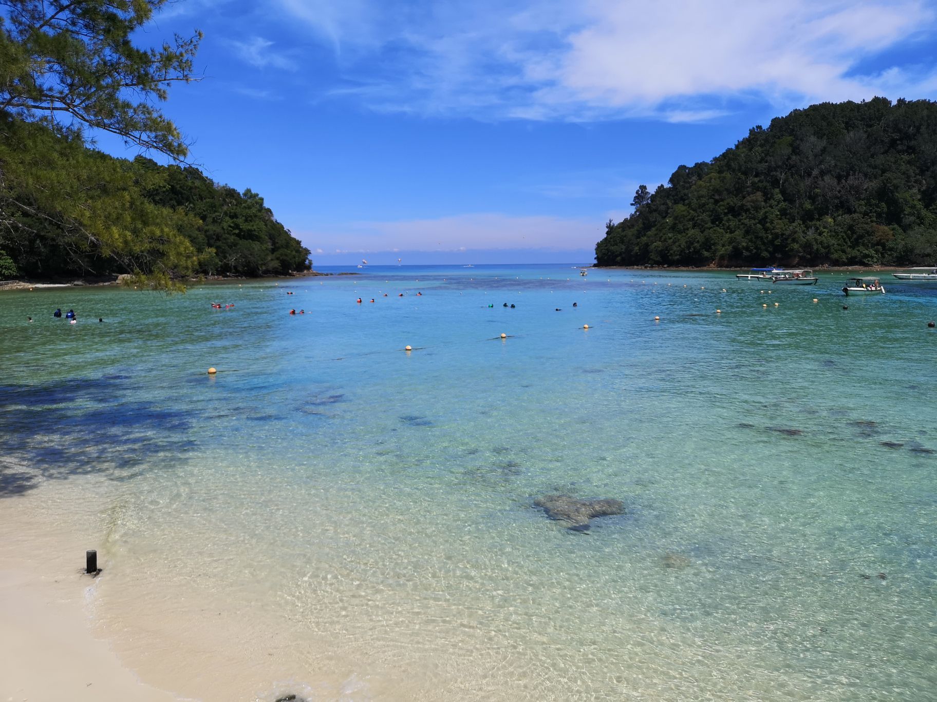 沙比岛是位于马来西亚沙巴的东姑阿都拉曼国家公园中最有名的一个岛，虽然岛屿面积不大，但是水质很好，可以