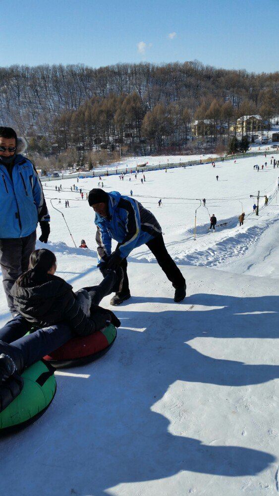 朱雀山滑雪图片