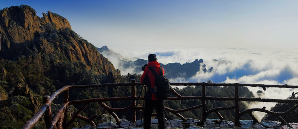 黄山一年有多少人坠崖