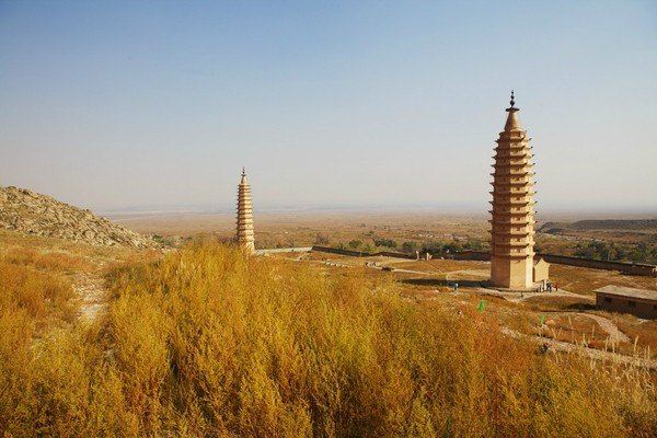 拜寺口古称百寺口,是昔日西夏开国君主李元昊离宫建筑的一部分,想