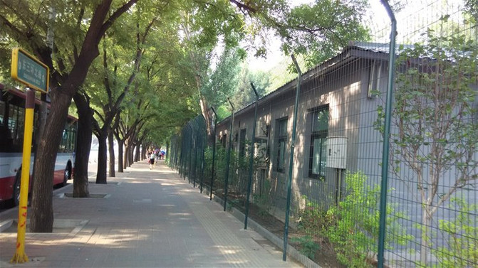 [原创]哈萨克斯坦大使馆面签的人挺多。北京5