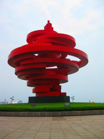 薄雾下的青岛剪影