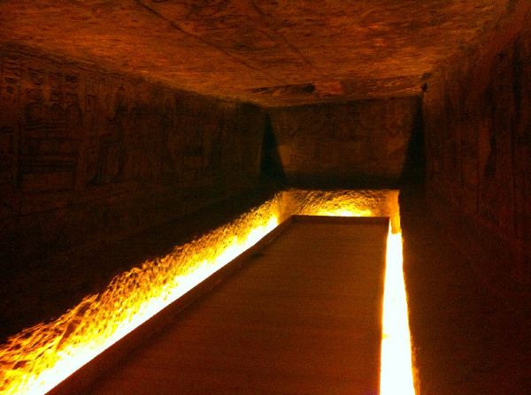 为了保留太阳节的奇观,联合国教科文组织在搬迁神庙时,派出 当今国际