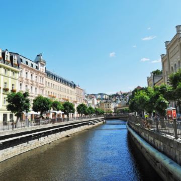 捷克布拉格比尔森啤酒厂卡罗维发利温泉城一日游中文包车酒店接送