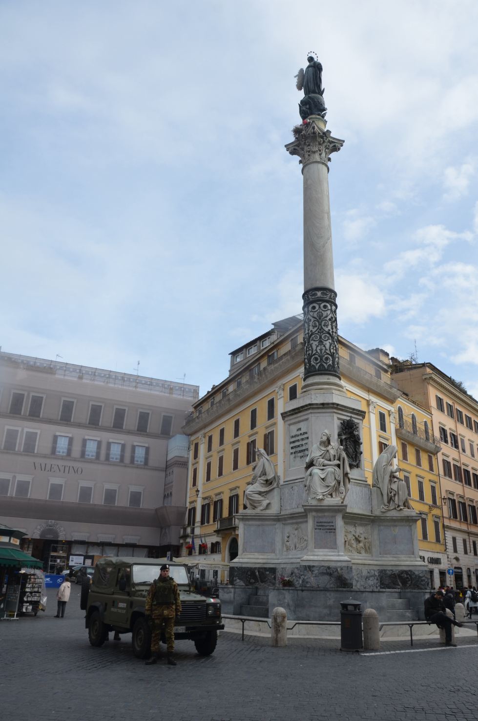 西班牙广场(piazza di spagna)位于意大利罗马三一教堂(trinita dei