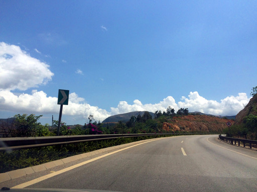 途径:曲靖市-汕昆高速公路-广昆高速公路-开河高速公路-鸡个公路-菁口