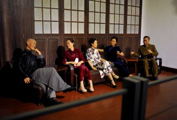 南京总统府+牛首山文化旅游区+大报恩寺一日活动【[可选南京特色小吃套餐]鸭血粉丝汤、汤包、盐水鸭、小食，可品南京特色！】