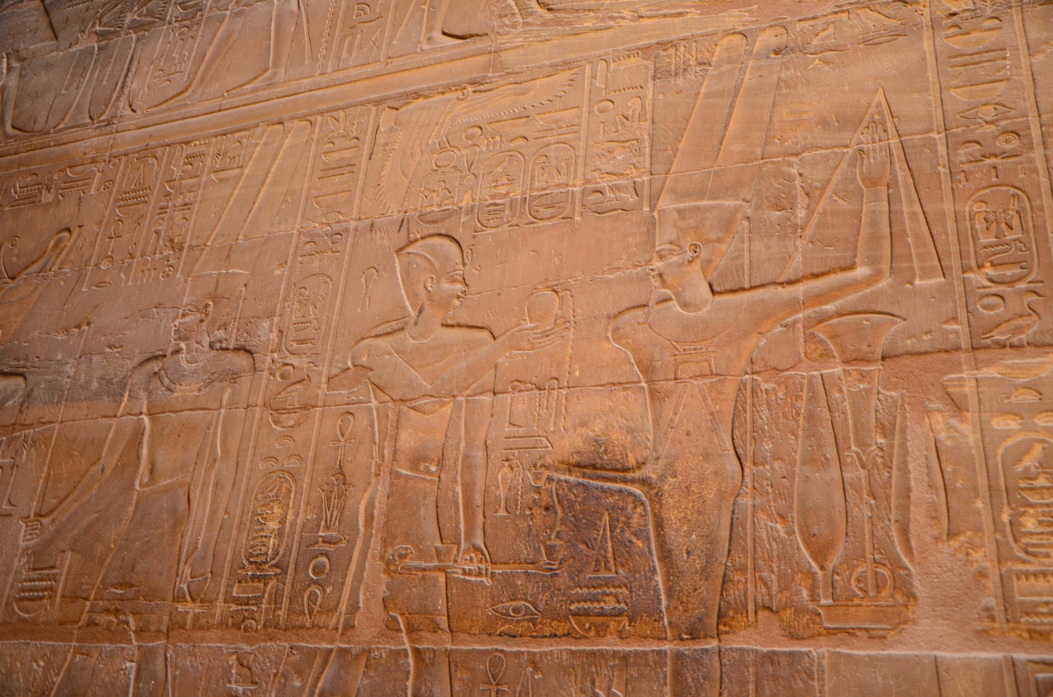 它是古埃及第十八王朝的第十 九个法老(公元前1398-1361年在位)艾米诺