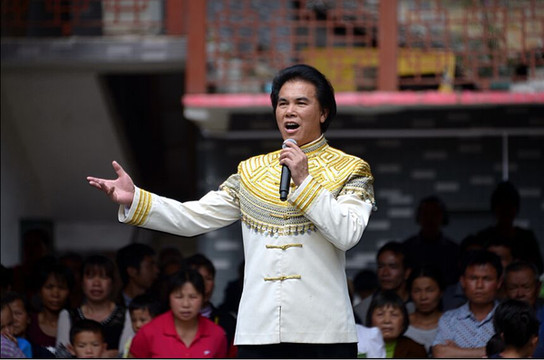 昨"刘三姐","阿牛哥"进马山瑶乡