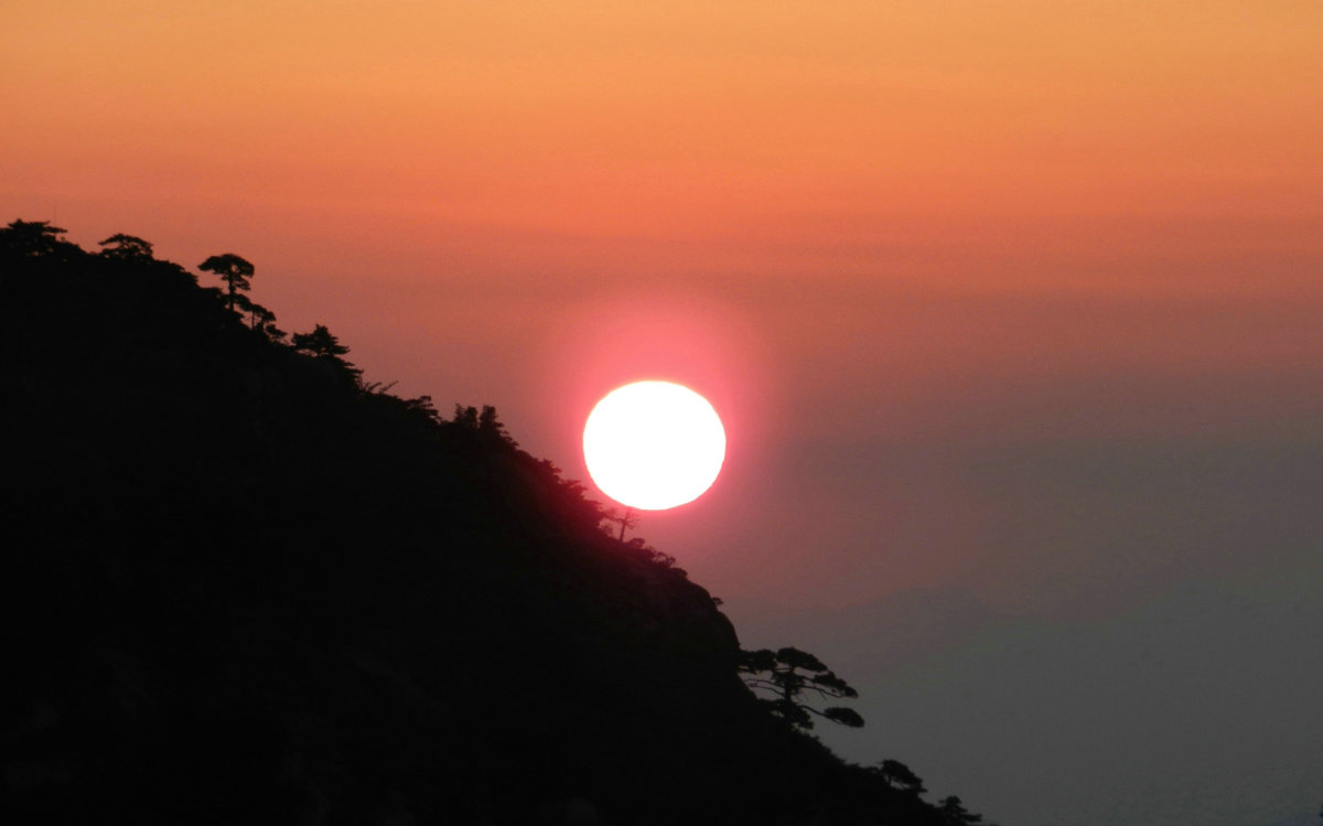 会爬山的太阳公公 丹霞峰