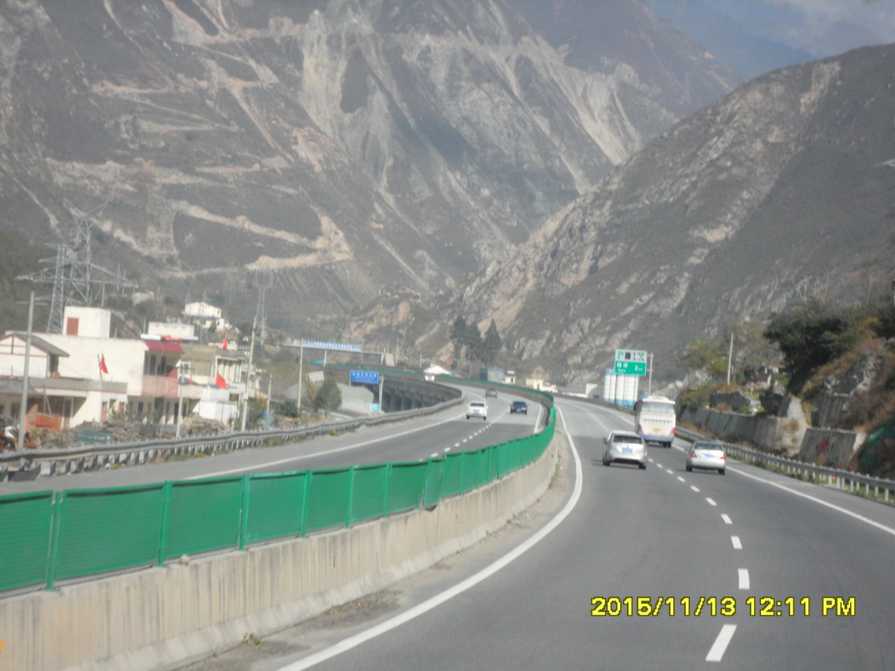 从成都坐大巴到九寨沟要坐九个小时.