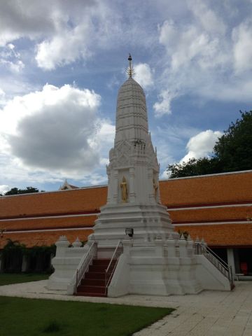 玛哈泰寺 然后再往下走就是曼谷最最著名的大皇宫了,但是500