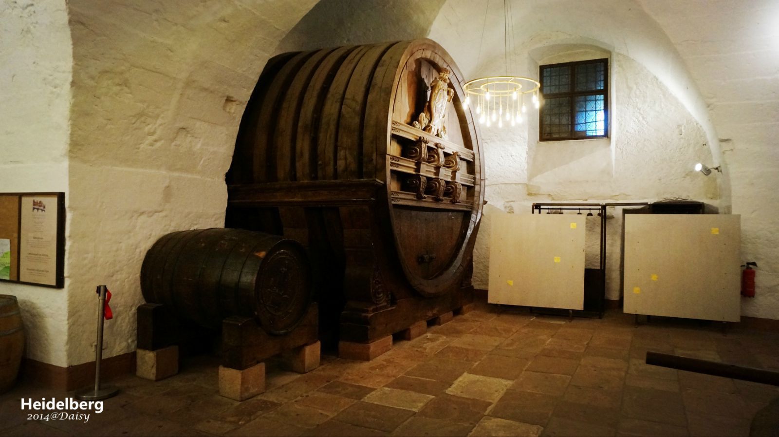 堡中能储存220000公升葡萄酒的"大酒桶"以及大酒窖,是海德堡城内最