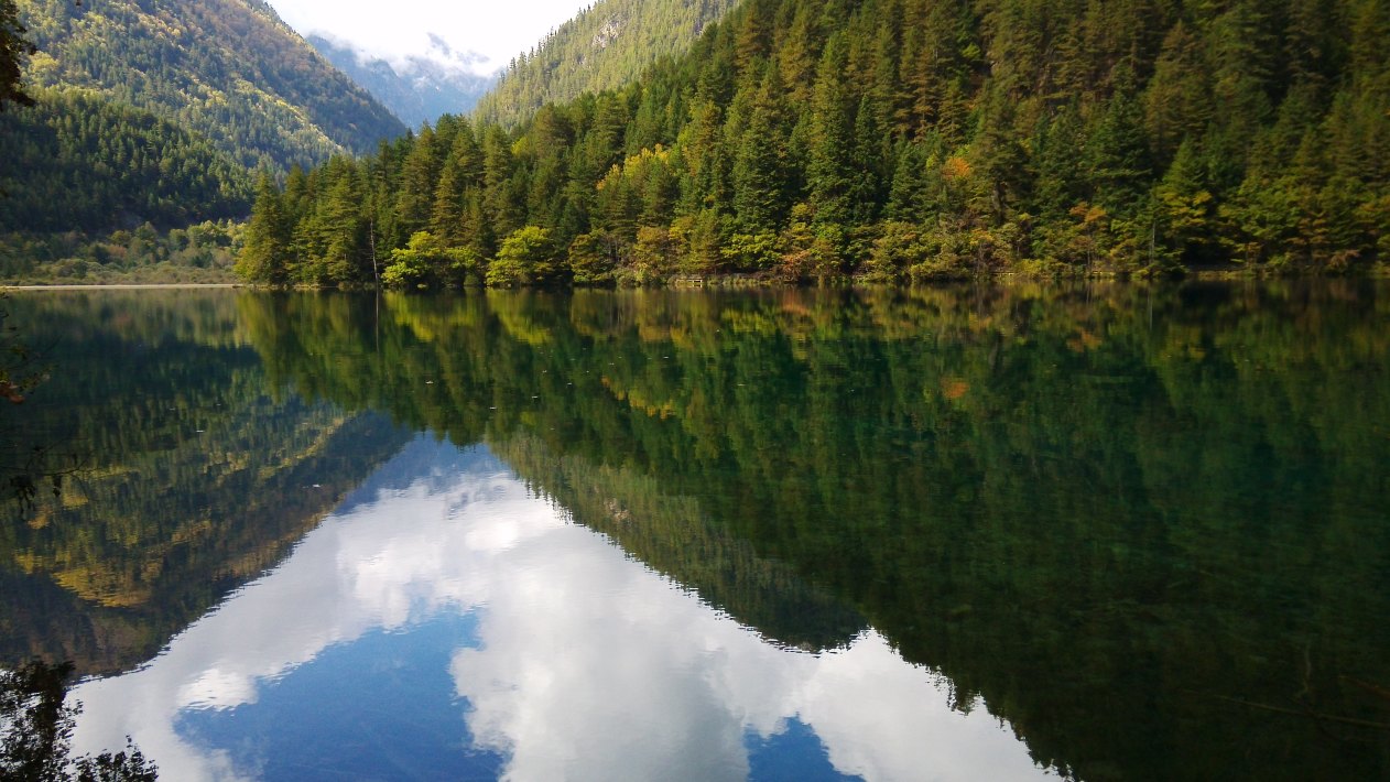 镜中云水中树 镜海